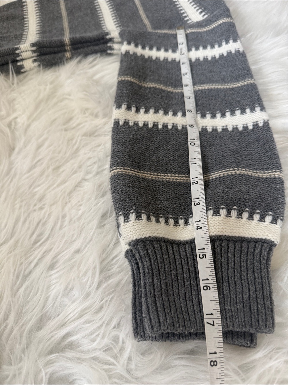 Women’s Gray & White Striped Knit Crewneck Sweater Size Medium - Picture 6 of 6